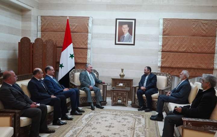 مهندس حسین عرنوس نخست وزیر سوریه با سفیر ایران در خصوص پیگیری اجرای موافقتنامه‌هاو تفاهم نامه‌های امضا شده بین دو کشور گفتگو کرد.